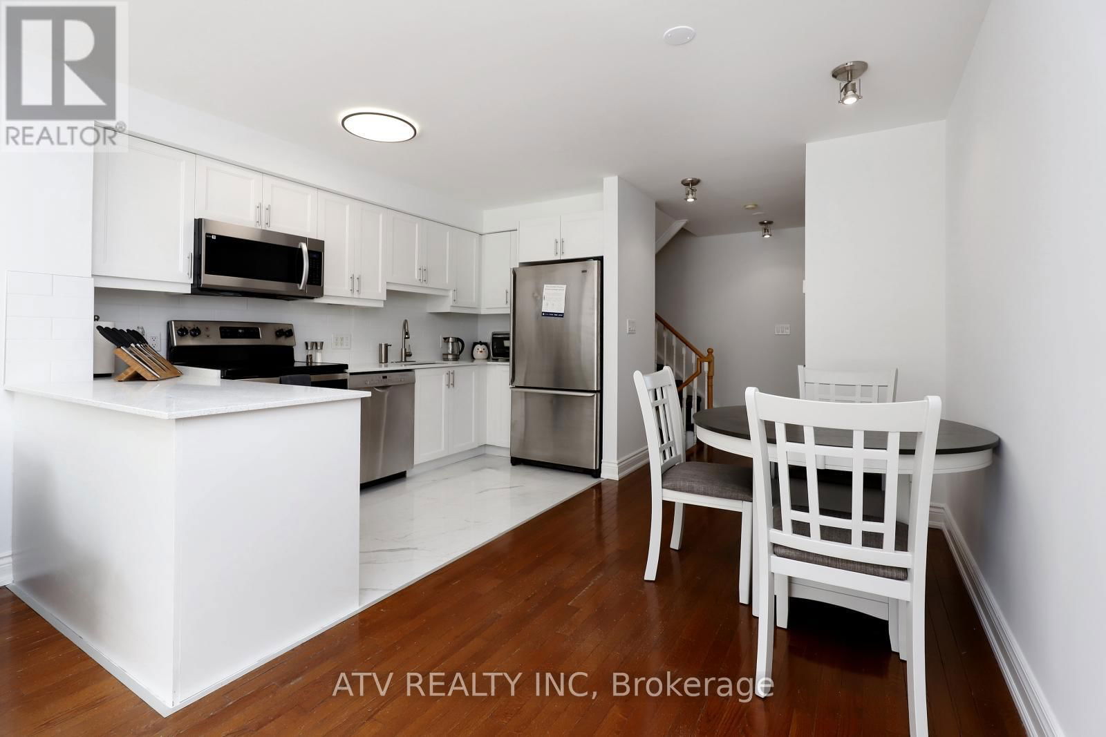 2523 GERRARD STREET EAST Image 7