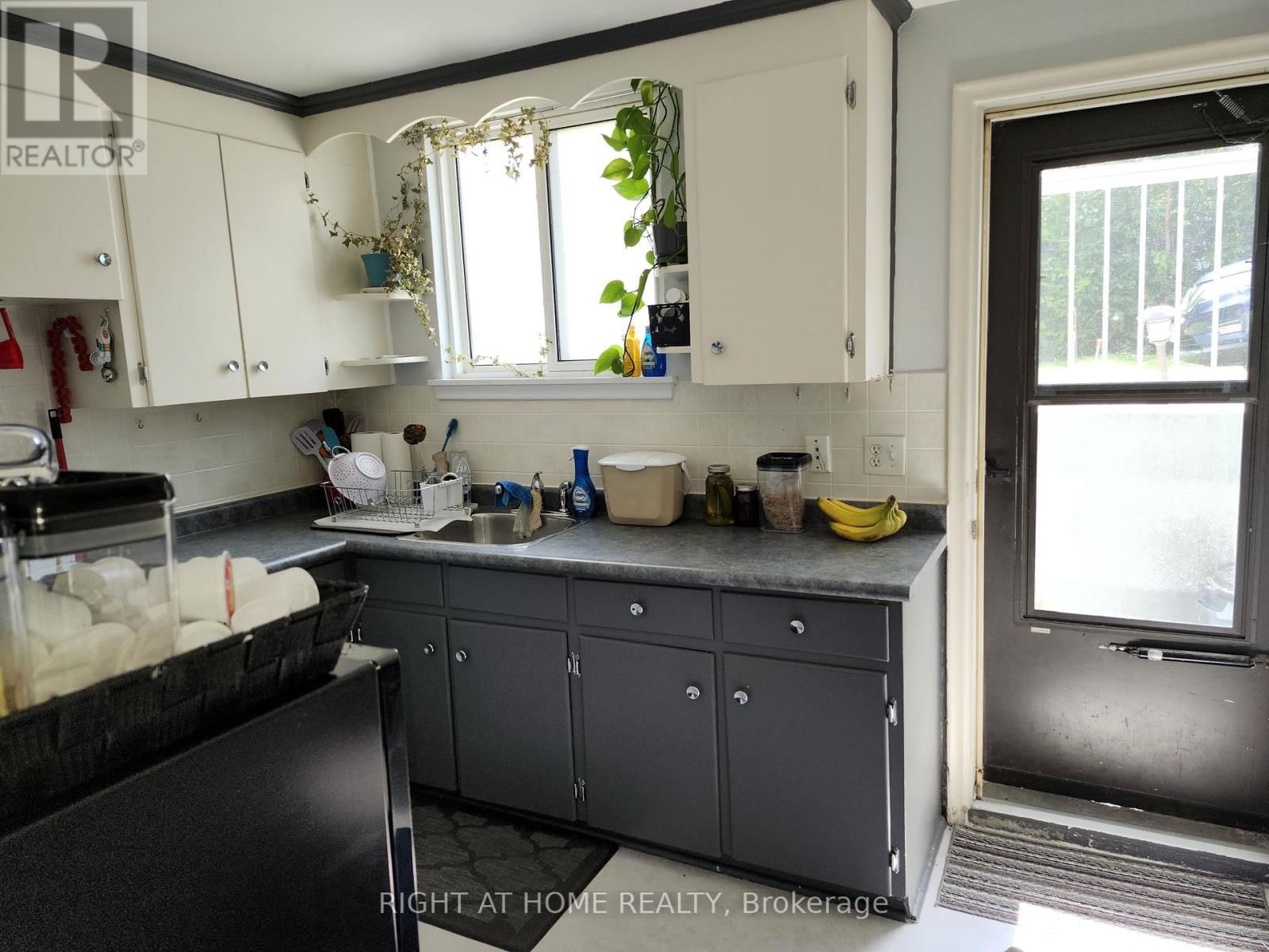 343 FRONTENAC AVENUE Image 6