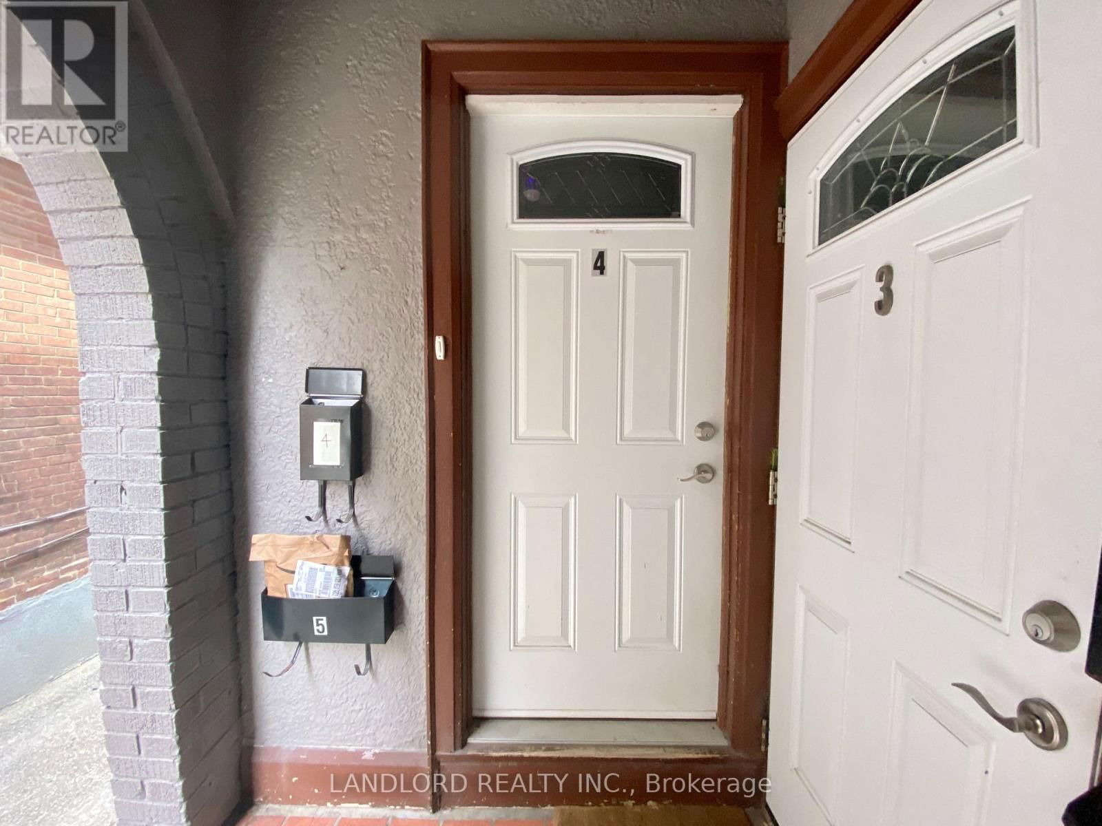 4 - 135 CHISHOLM AVENUE Image 17