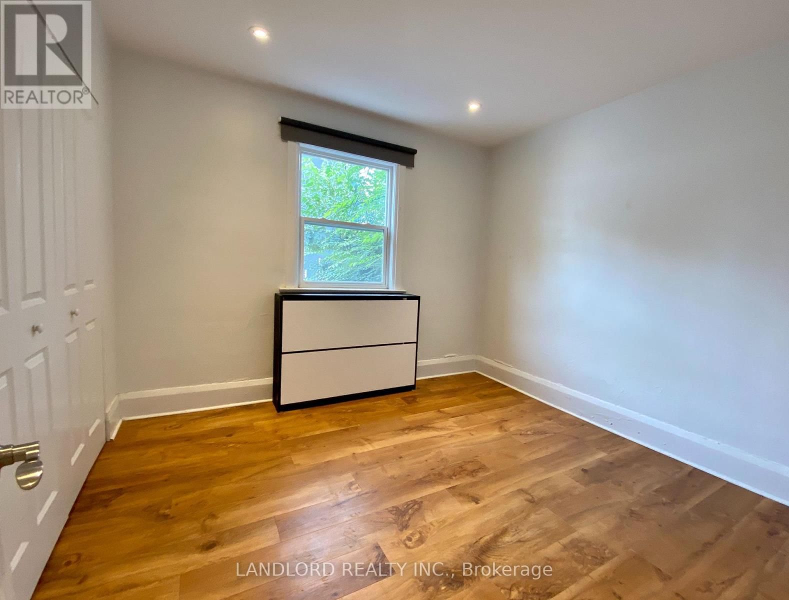 4 - 135 CHISHOLM AVENUE Image 6