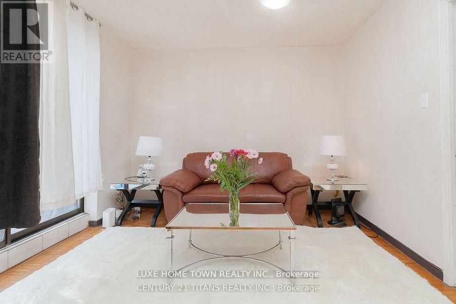 328 - 665 KENNEDY ROAD Image 11