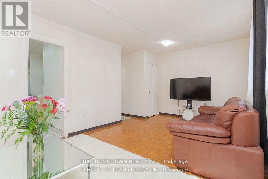 328 - 665 KENNEDY ROAD Image 12