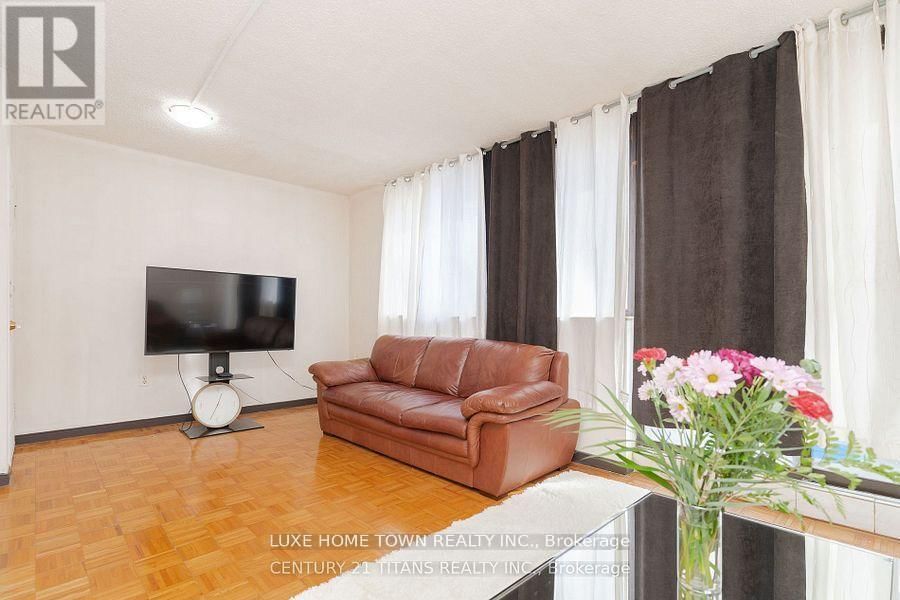 328 - 665 KENNEDY ROAD Image 13