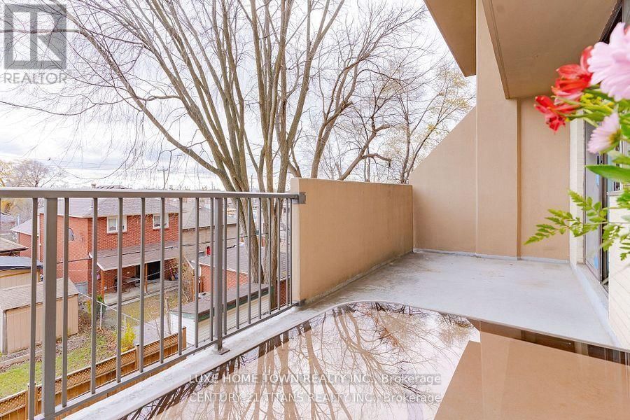 328 - 665 KENNEDY ROAD Image 16