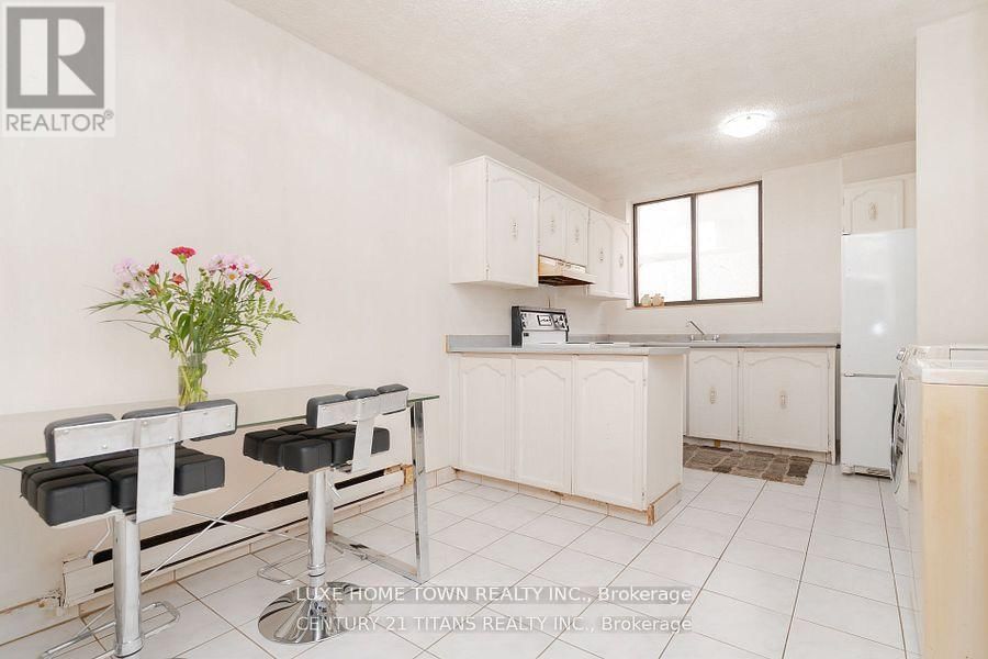 328 - 665 KENNEDY ROAD Image 17