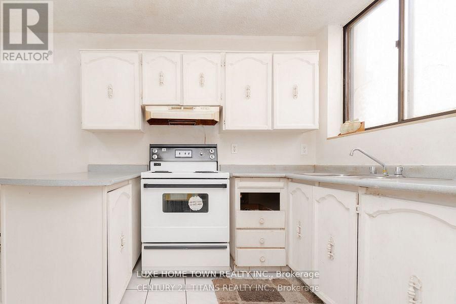 328 - 665 KENNEDY ROAD Image 18
