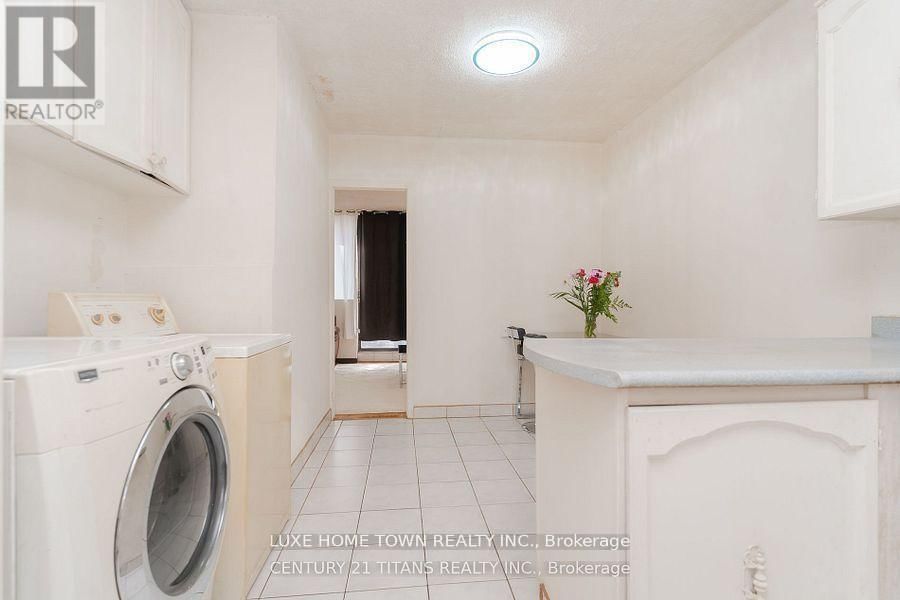328 - 665 KENNEDY ROAD Image 20