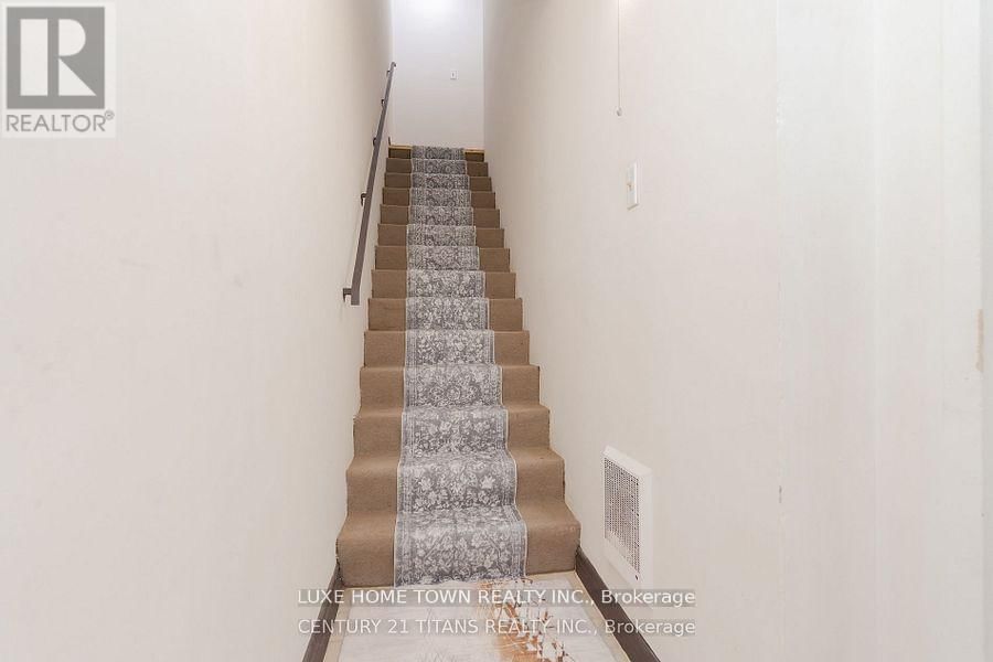 328 - 665 KENNEDY ROAD Image 25