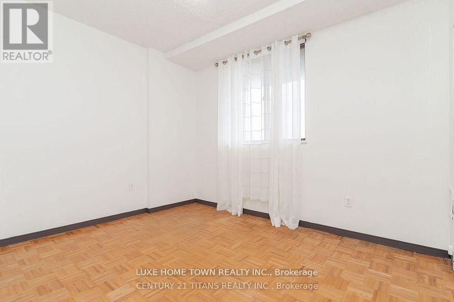 328 - 665 KENNEDY ROAD Image 32