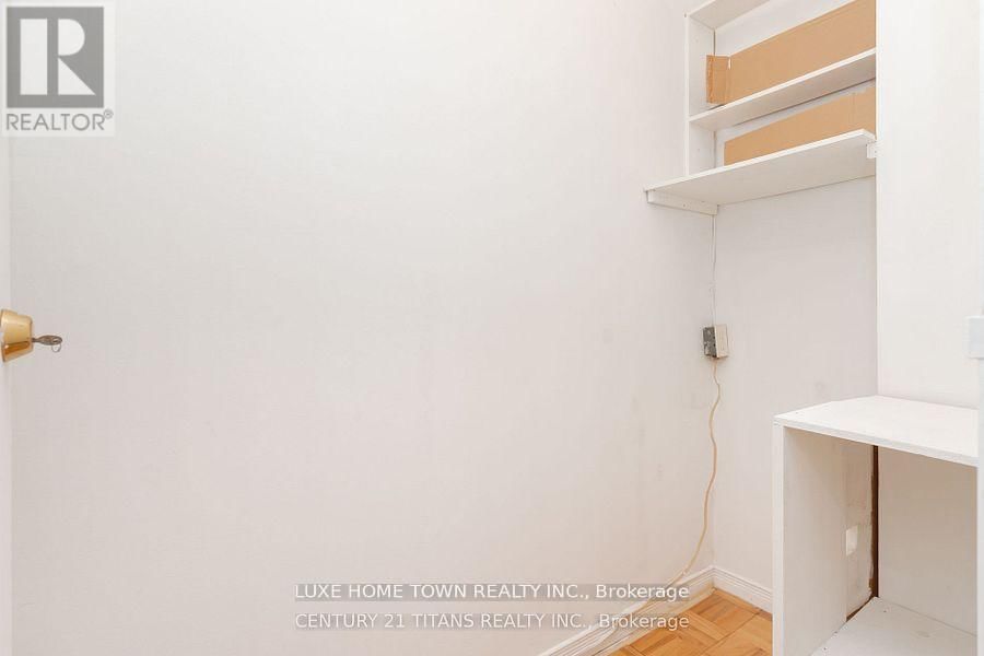 328 - 665 KENNEDY ROAD Image 34