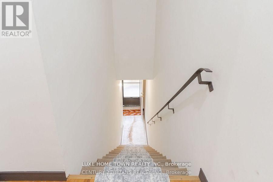 328 - 665 KENNEDY ROAD Image 35