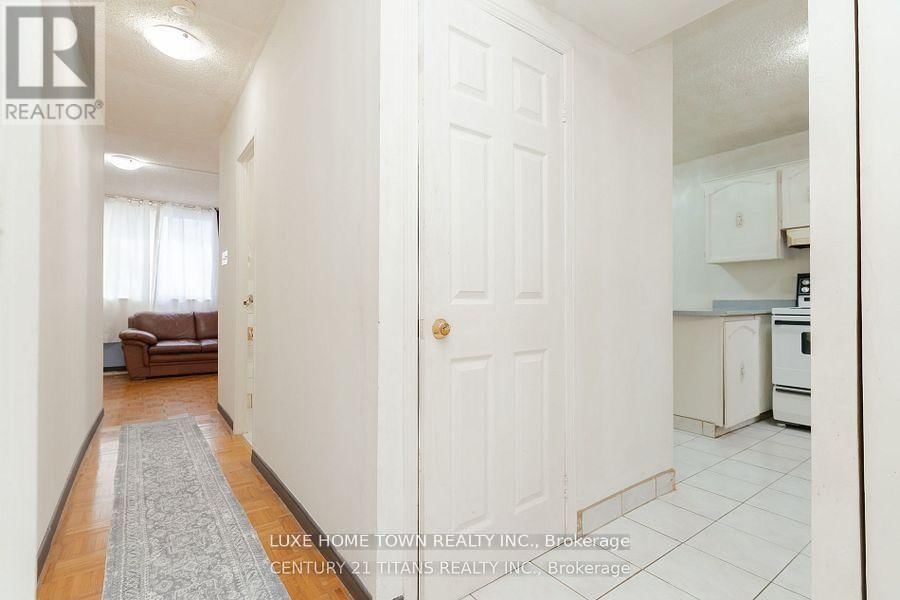 328 - 665 KENNEDY ROAD Image 9
