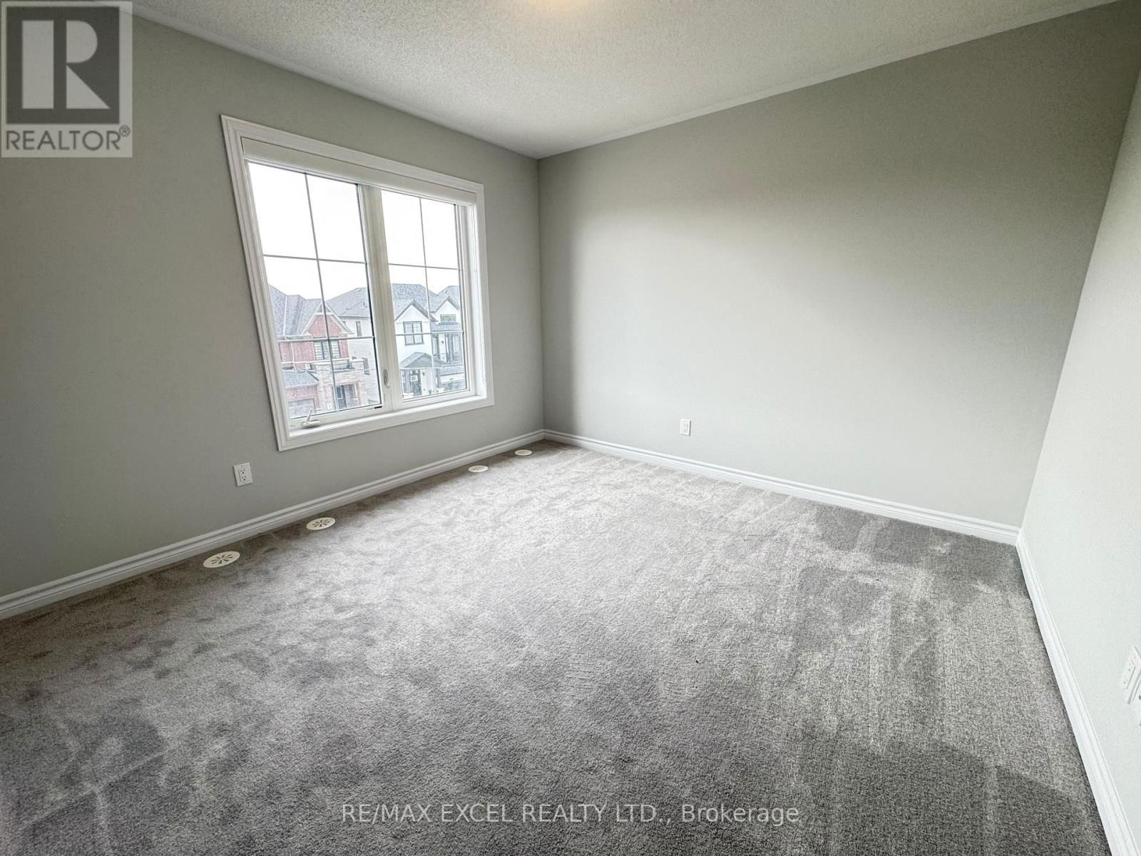 1066 DYAS AVENUE Image 11