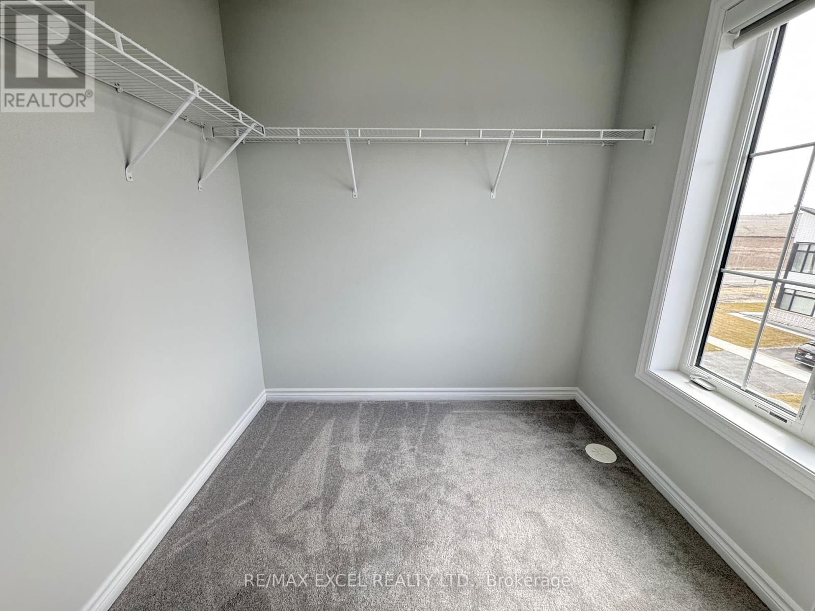 1066 DYAS AVENUE Image 12