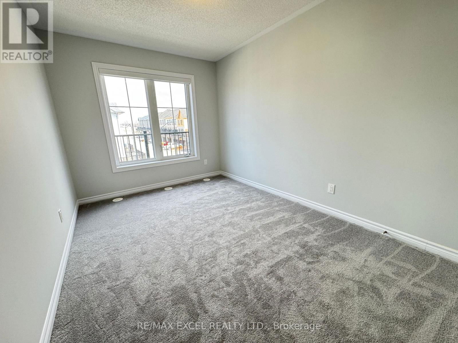 1066 DYAS AVENUE Image 15