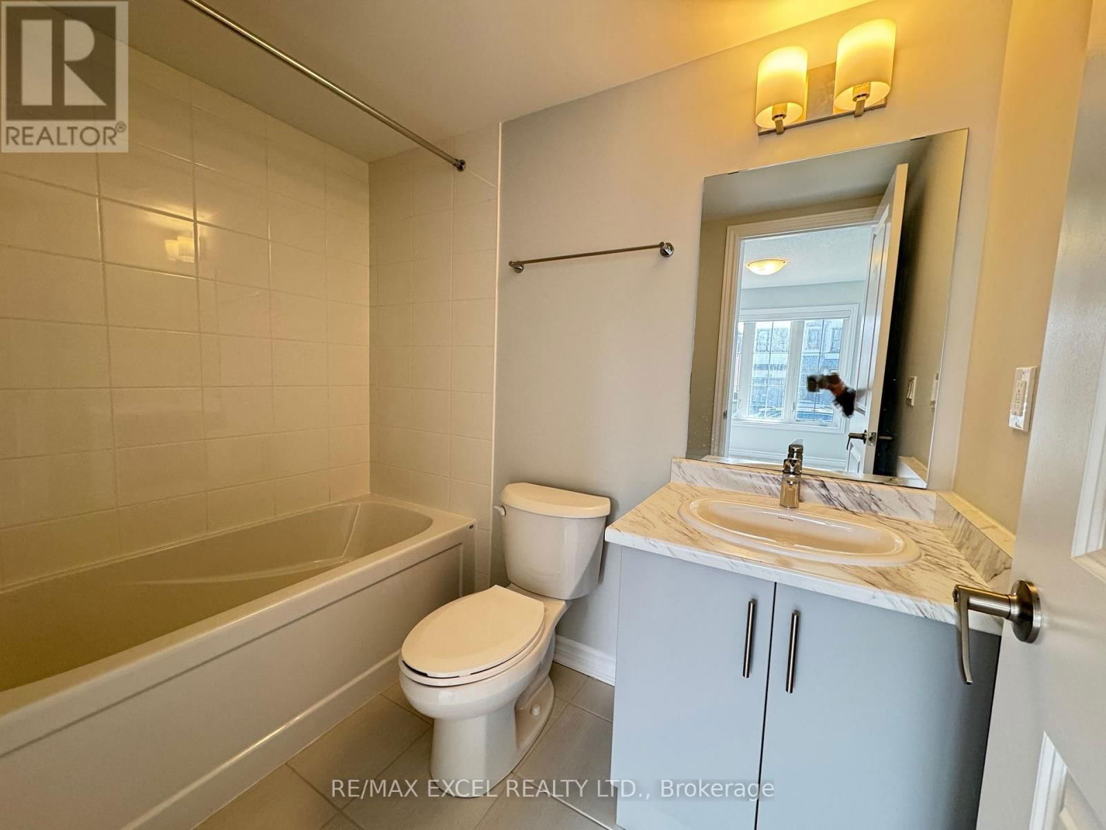 1066 DYAS AVENUE Image 19