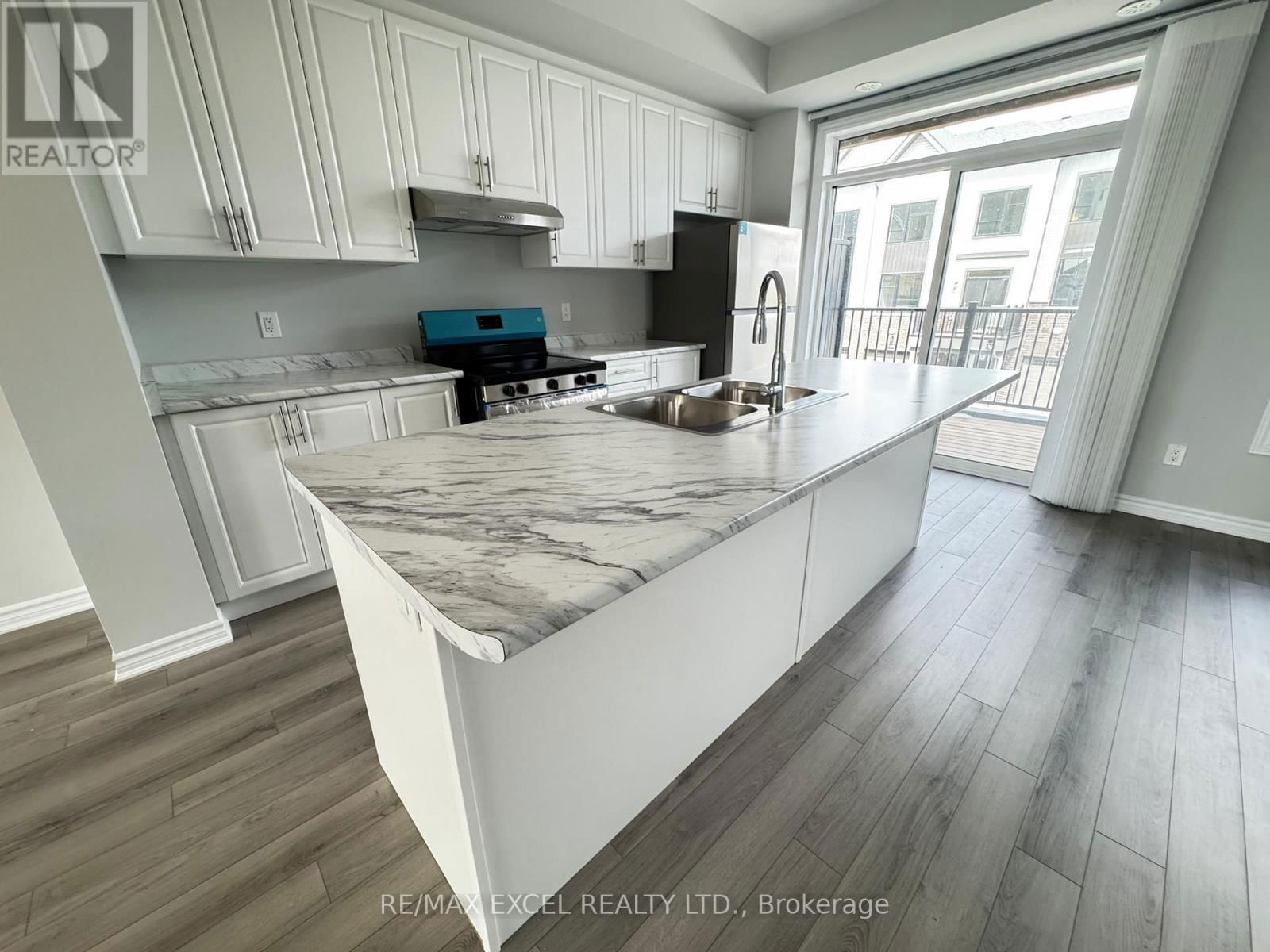 1066 DYAS AVENUE Image 4
