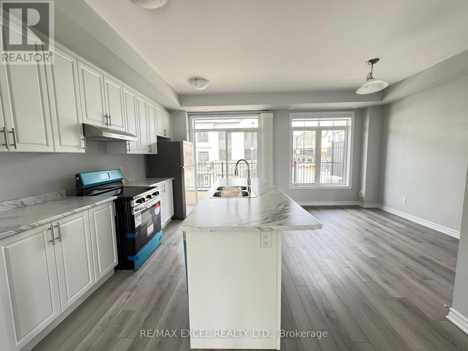 1066 DYAS AVENUE Image 9