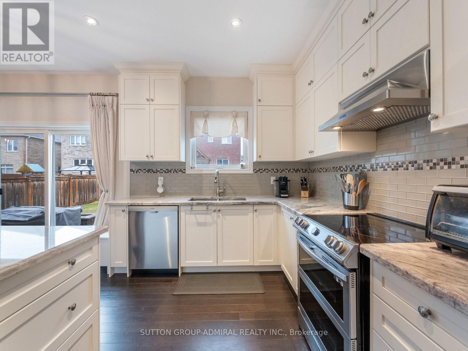 876 WILLIAM LEE AVE Image 6