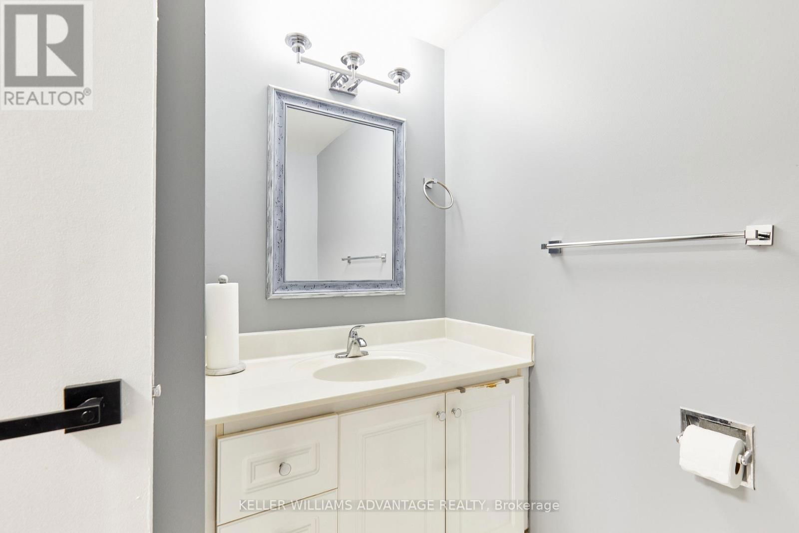Unit A - 23 PARSELL SQUARE Image 15