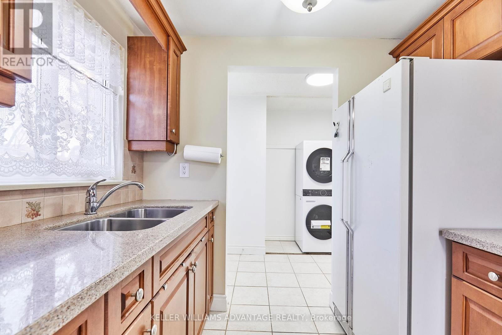 Unit A - 23 PARSELL SQUARE Image 6
