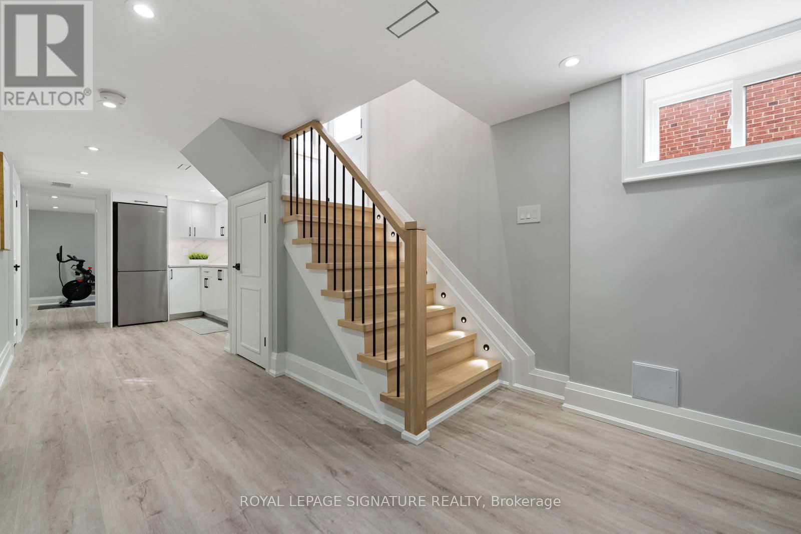25 ELMONT DRIVE Image 32