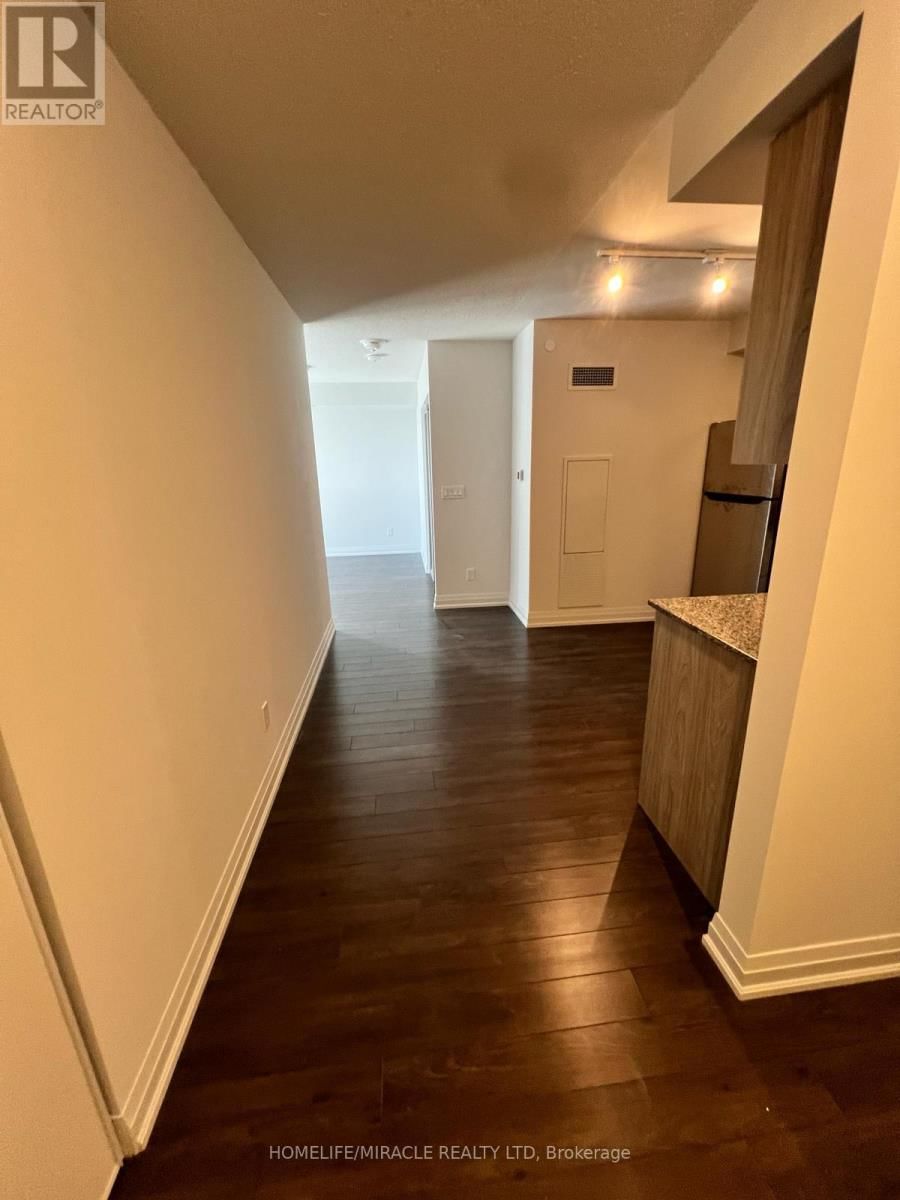 225 - 20 MEADOWGLEN PLACE Image 14