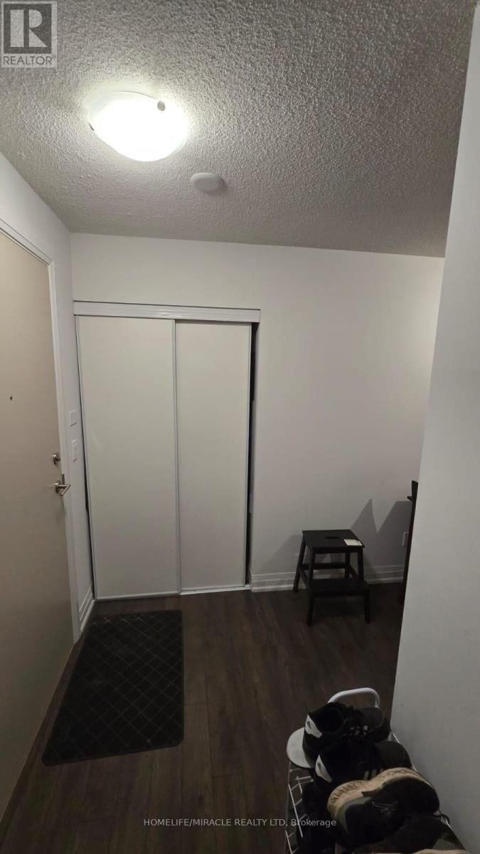 225 - 20 MEADOWGLEN PLACE Image 15