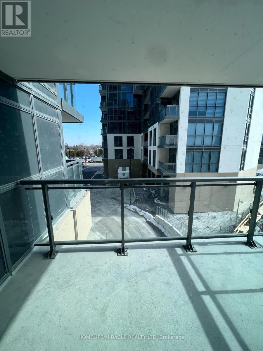 225 - 20 MEADOWGLEN PLACE Image 17
