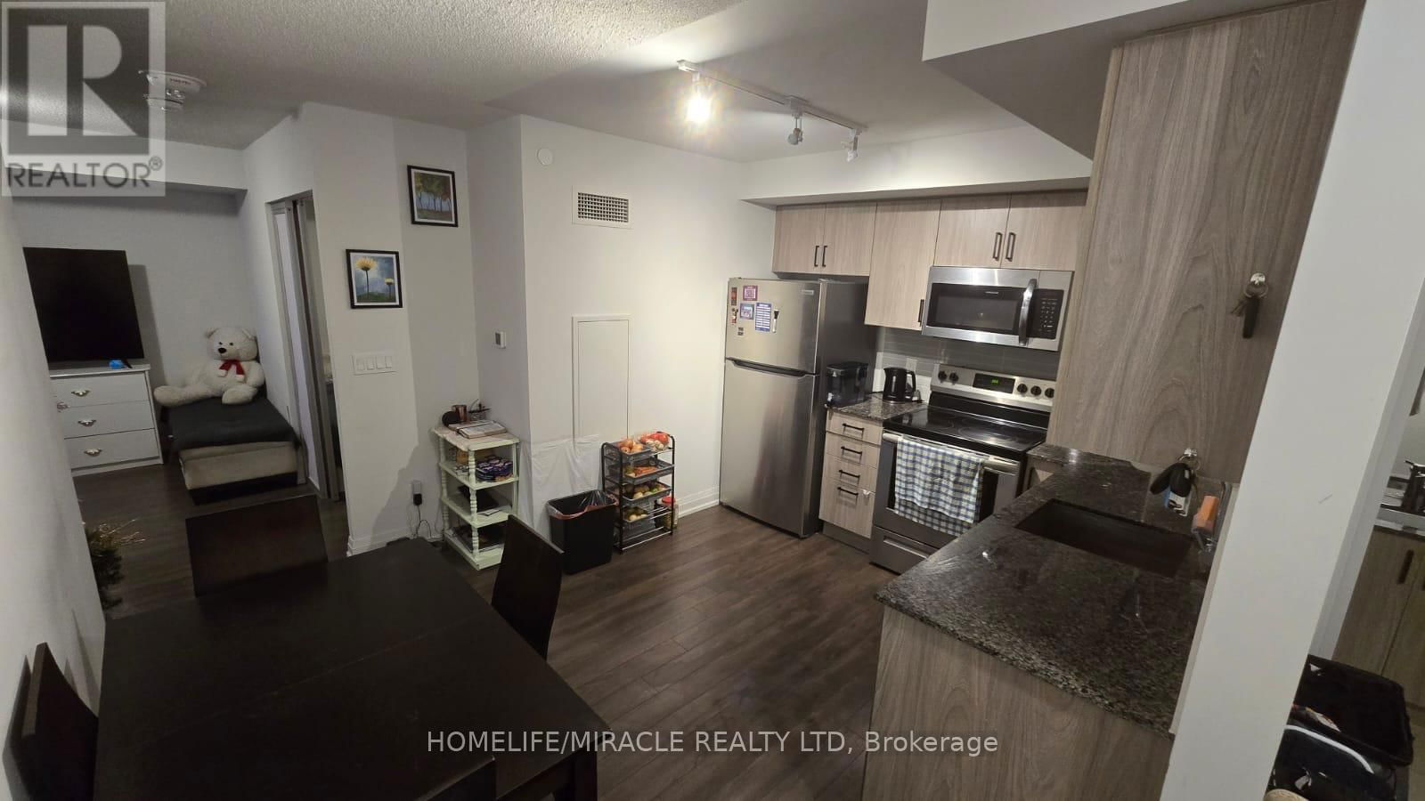 225 - 20 MEADOWGLEN PLACE Image 5