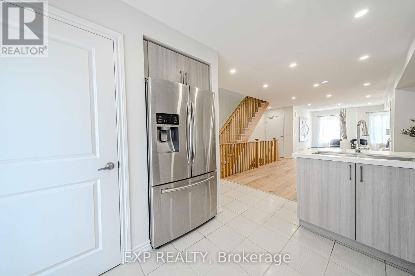 10 - 2500 HILL RISE COURT Image 12