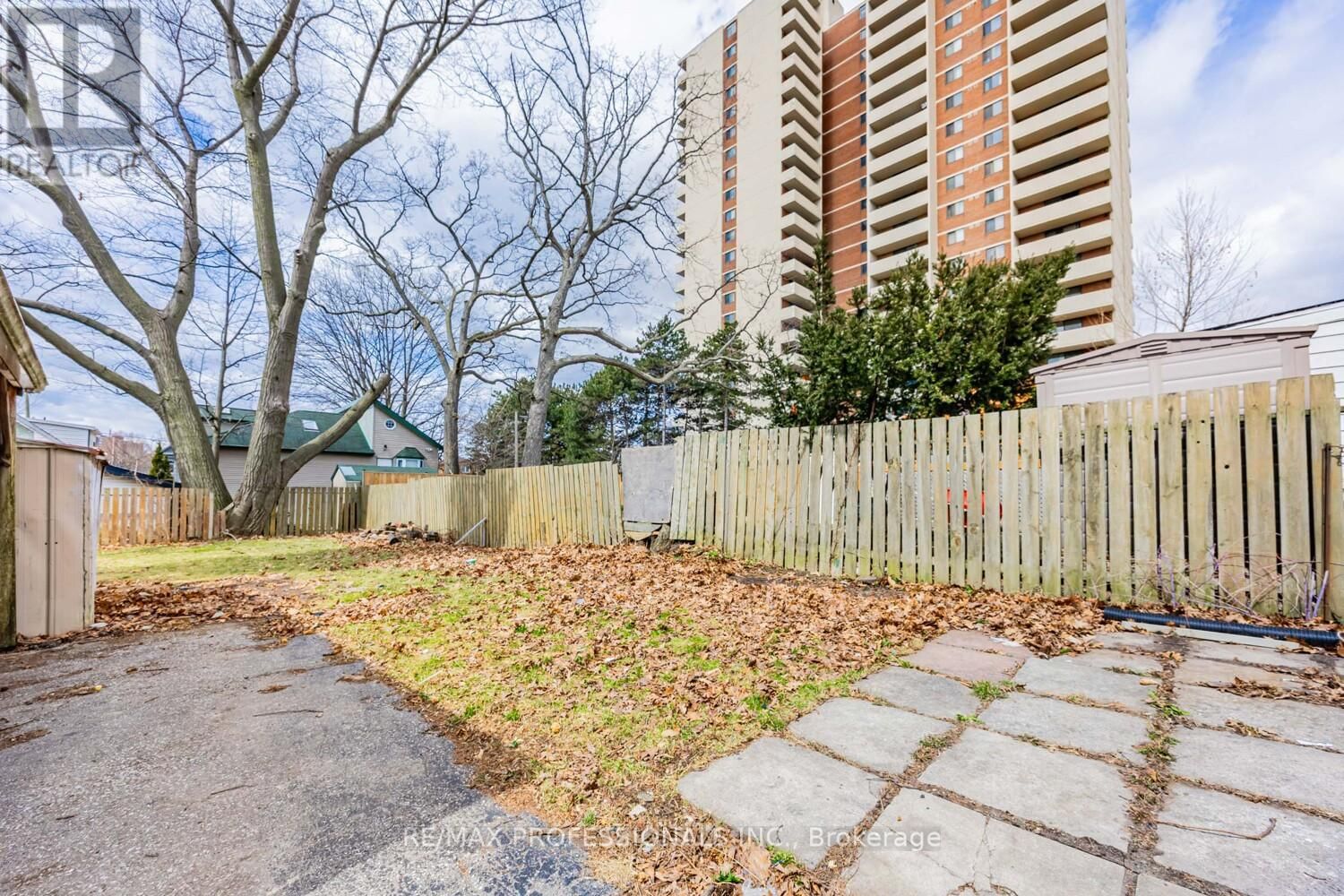 68 MCDONALD AVENUE Image 17