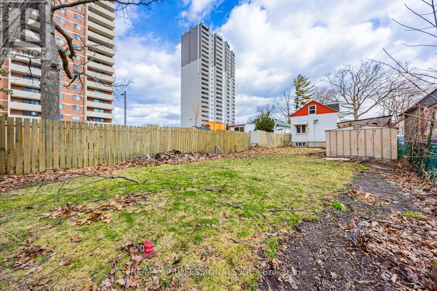 68 MCDONALD AVENUE Image 22
