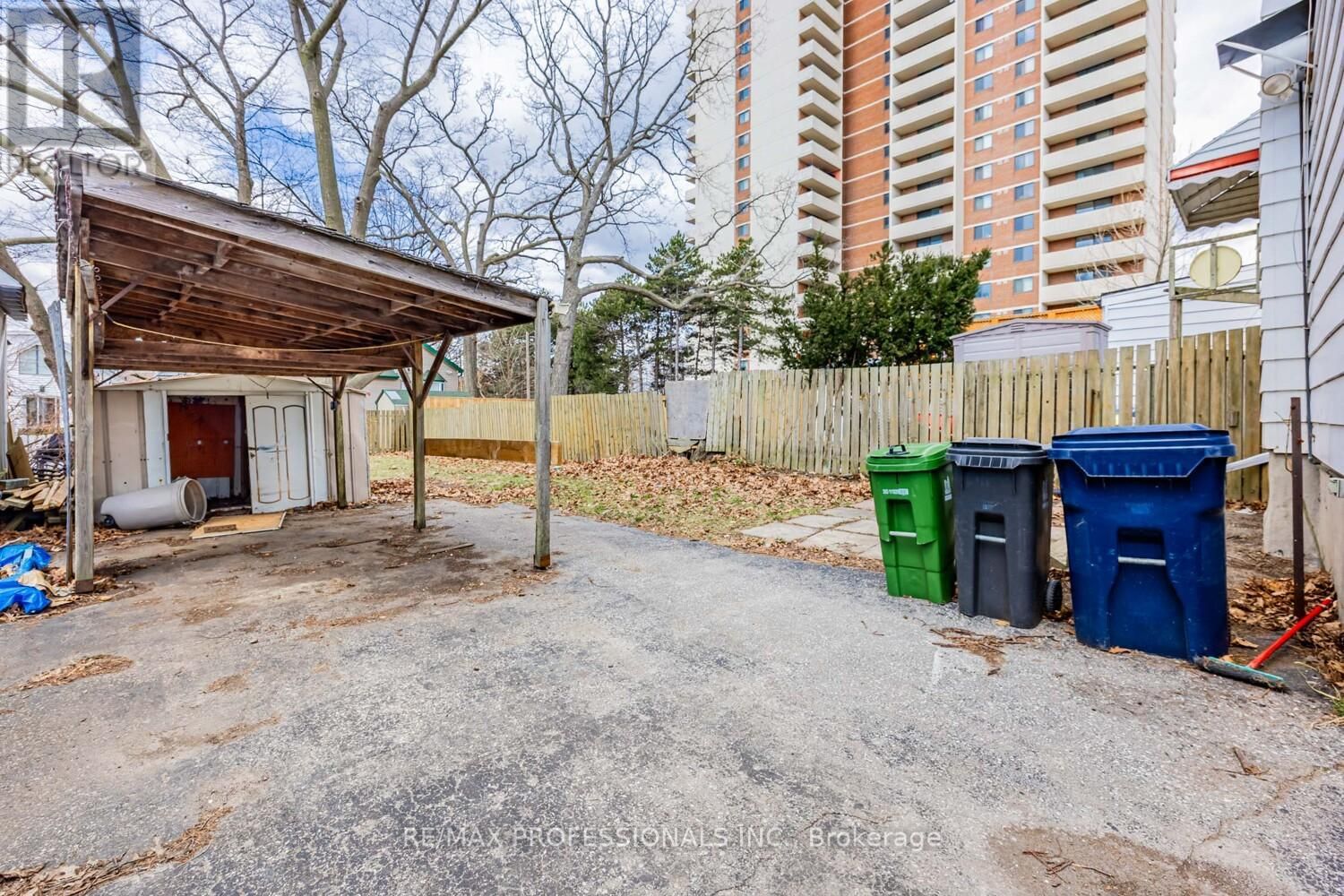 68 MCDONALD AVENUE Image 24