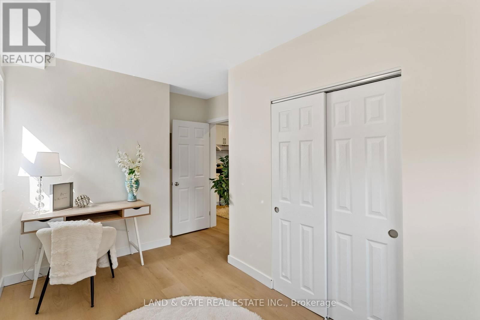 4 - 477 MONTRAVE AVENUE Image 11