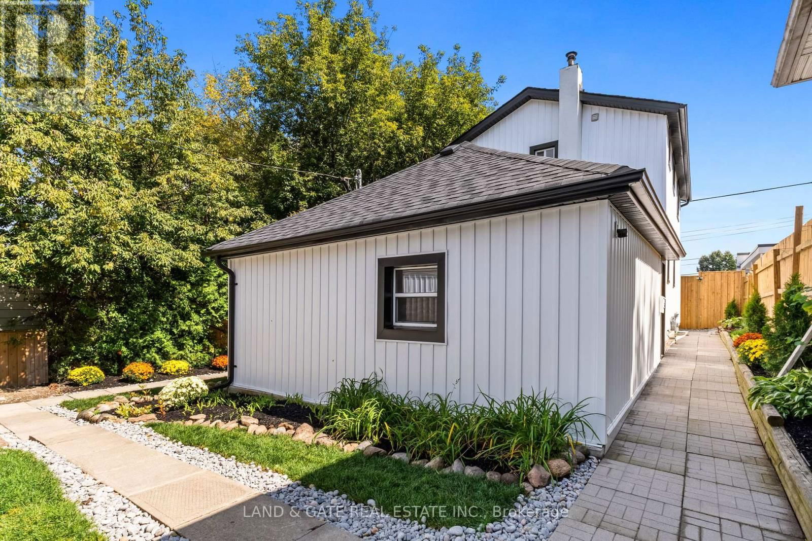 4 - 477 MONTRAVE AVENUE Image 13