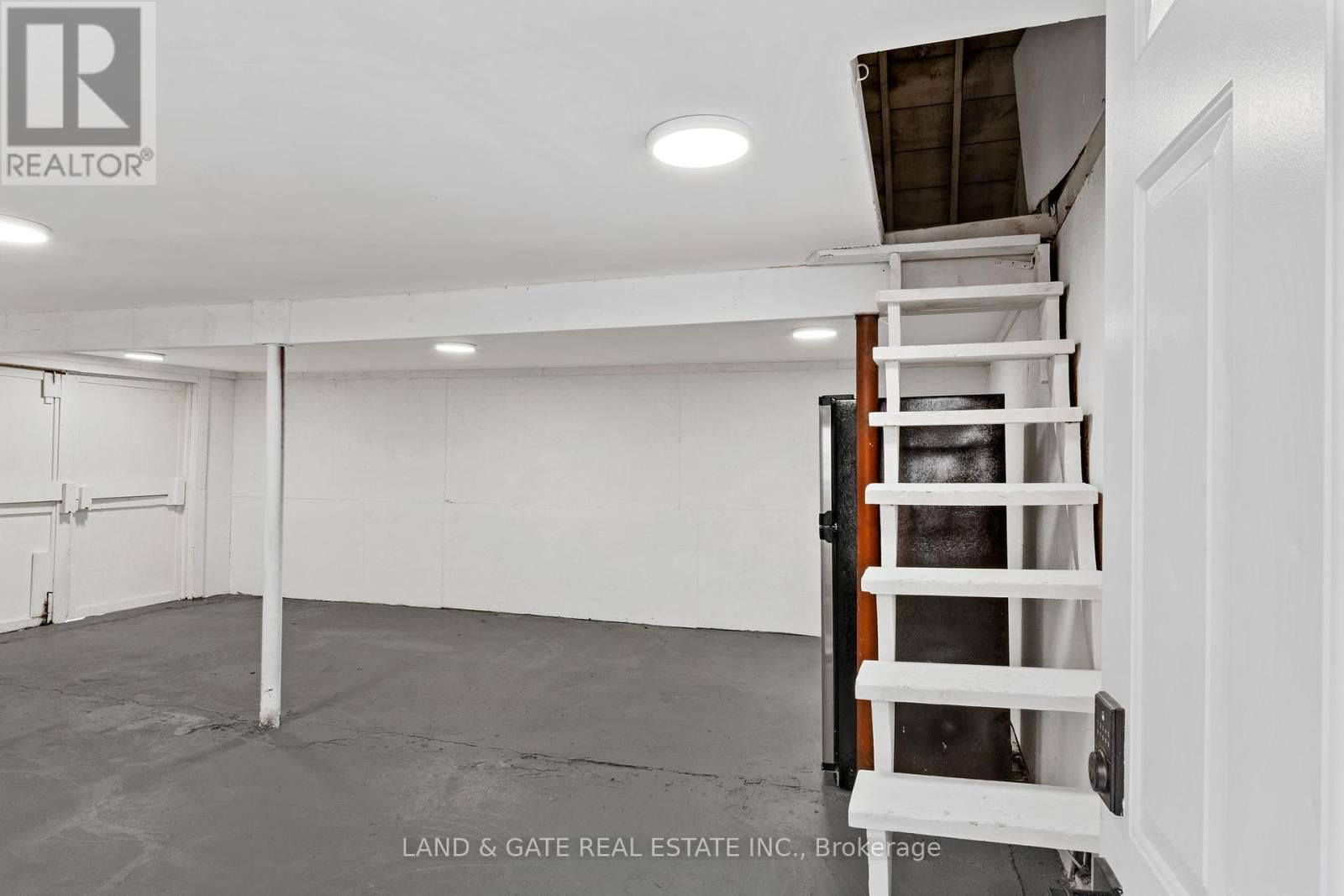4 - 477 MONTRAVE AVENUE Image 28