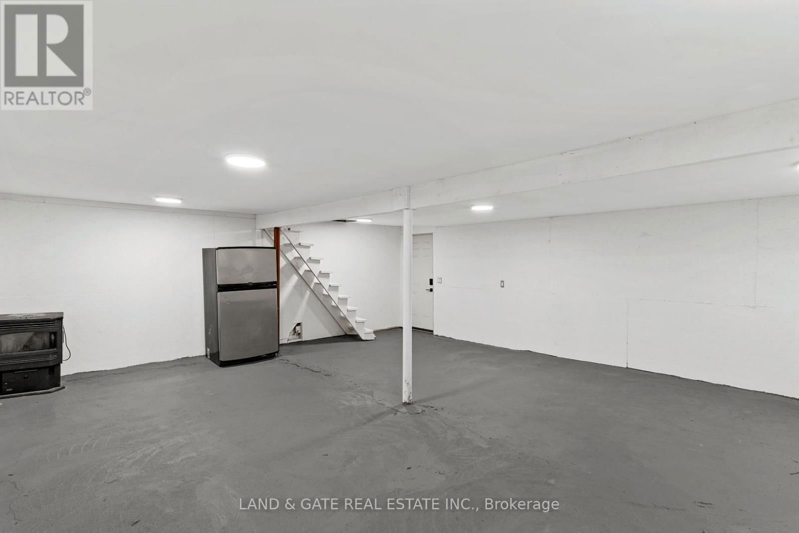 4 - 477 MONTRAVE AVENUE Image 30
