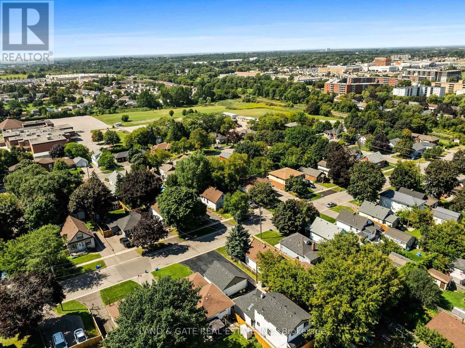 4 - 477 MONTRAVE AVENUE Image 37