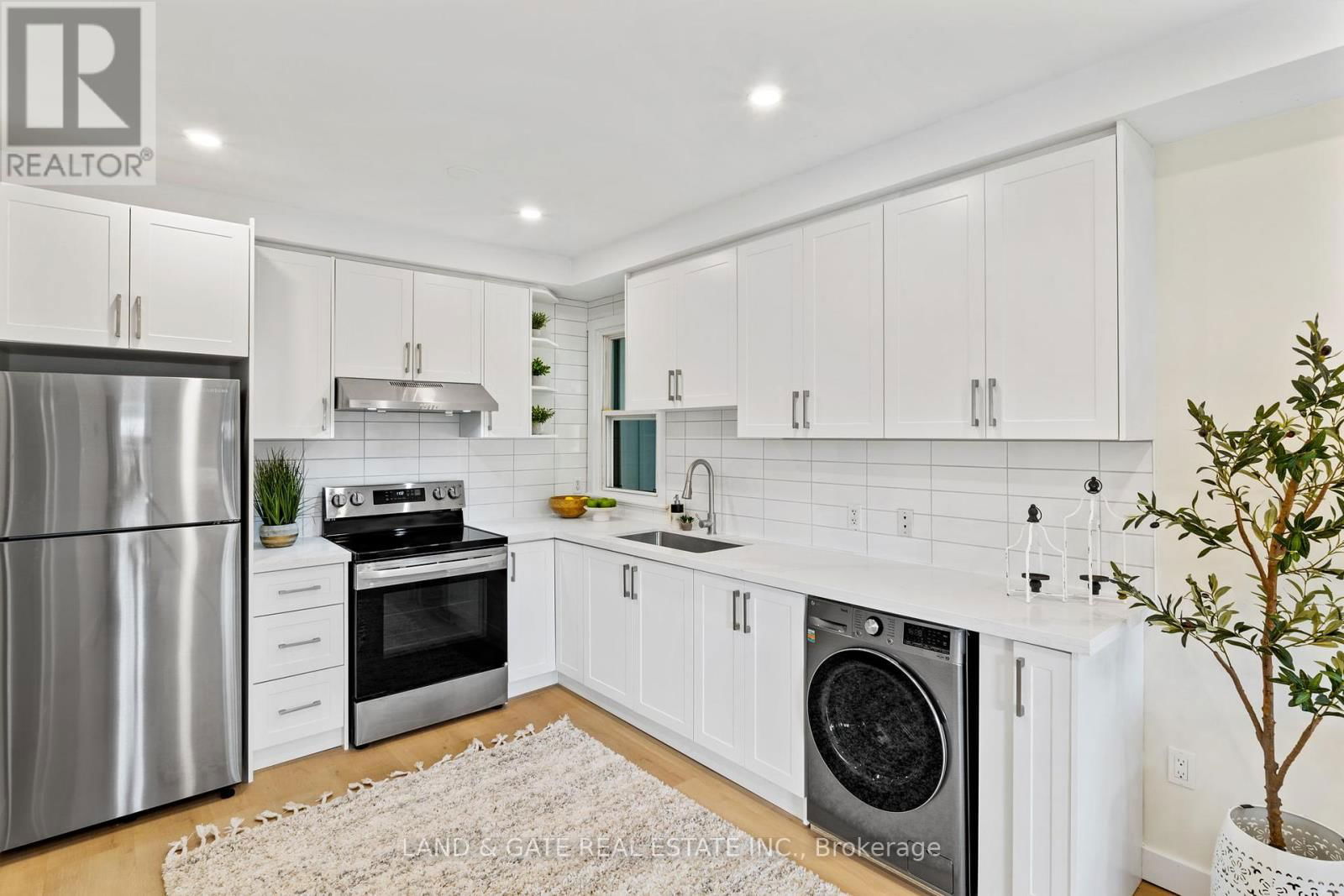 4 - 477 MONTRAVE AVENUE Image 6