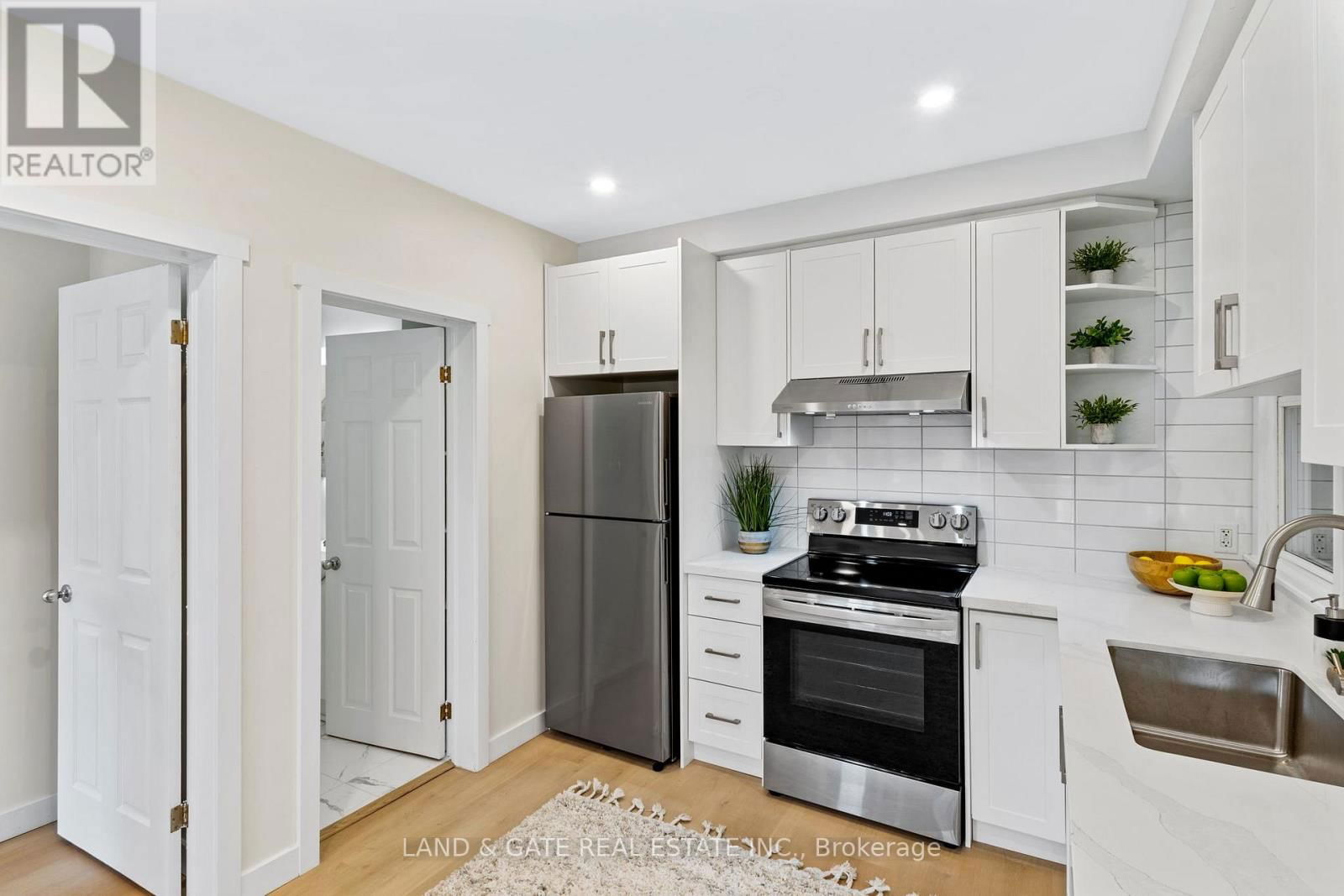 4 - 477 MONTRAVE AVENUE Image 7