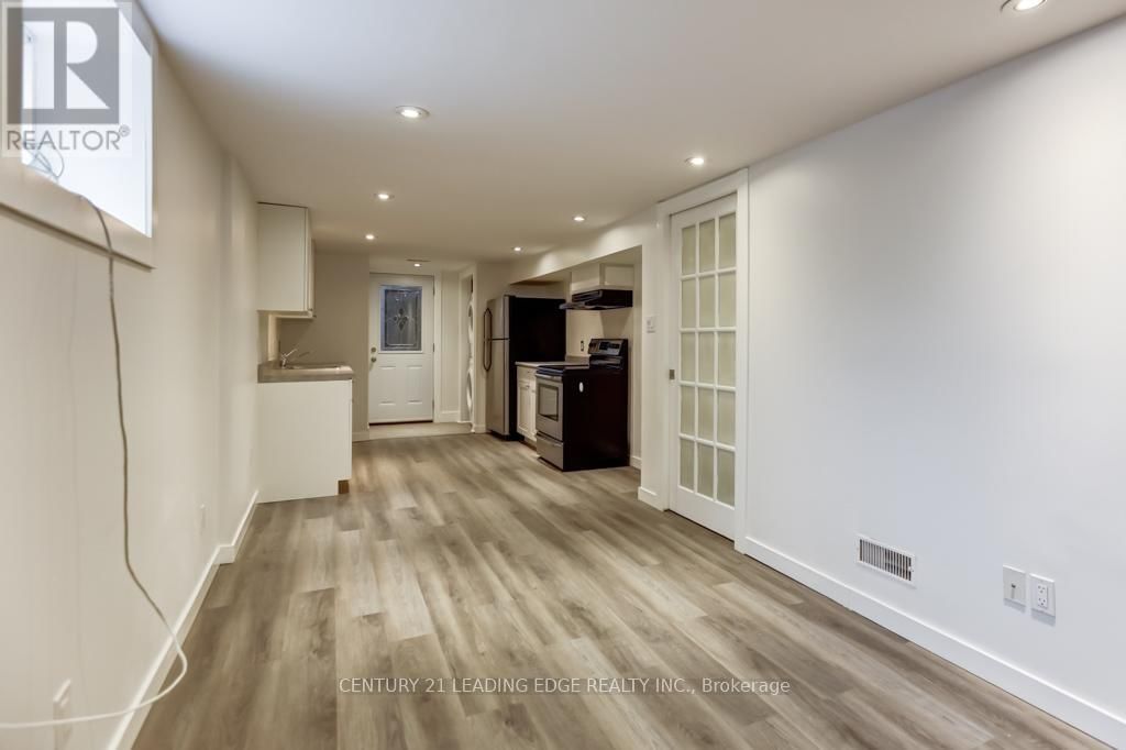 Lower - 104 LESLIE STREET Image 12