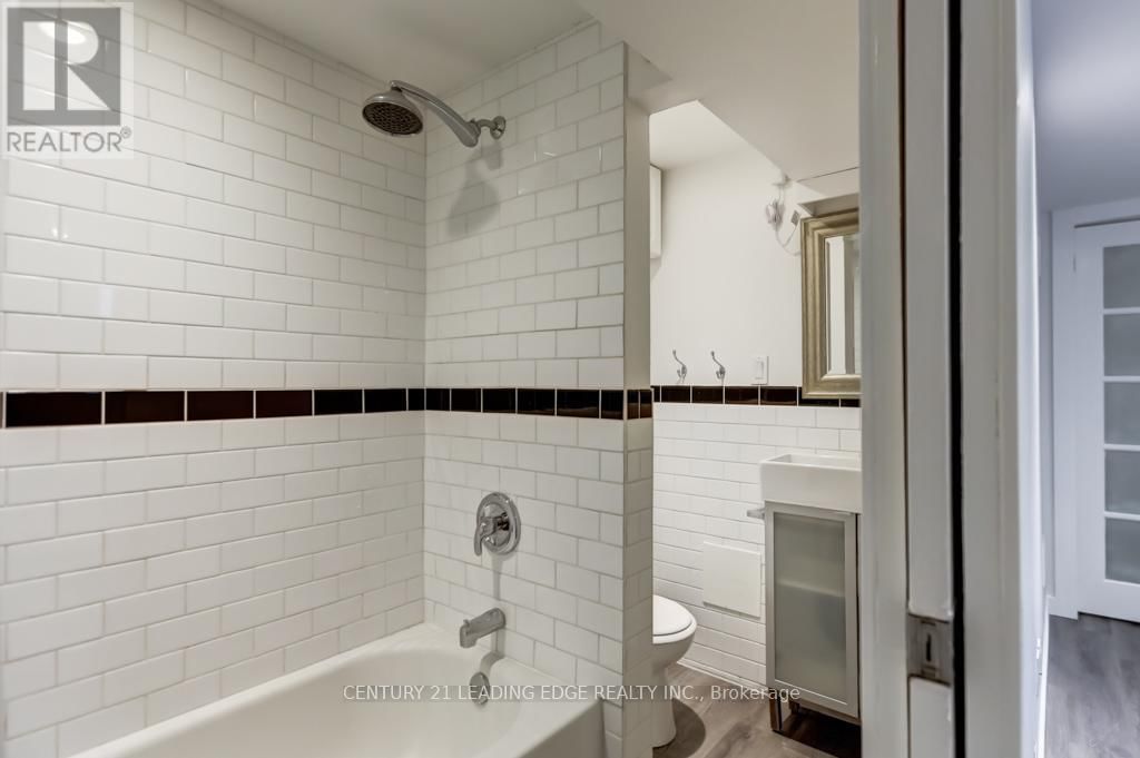 Lower - 104 LESLIE STREET Image 17