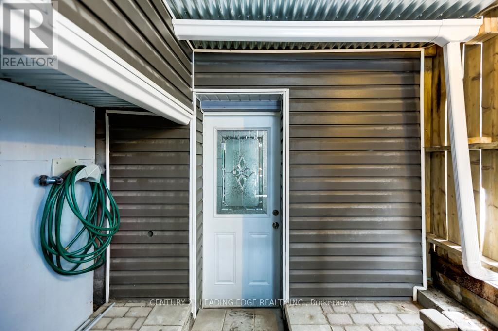 Lower - 104 LESLIE STREET Image 2