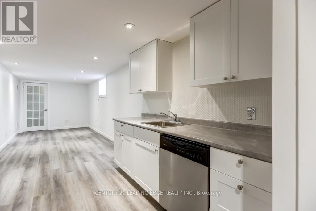 Lower - 104 LESLIE STREET Image 6