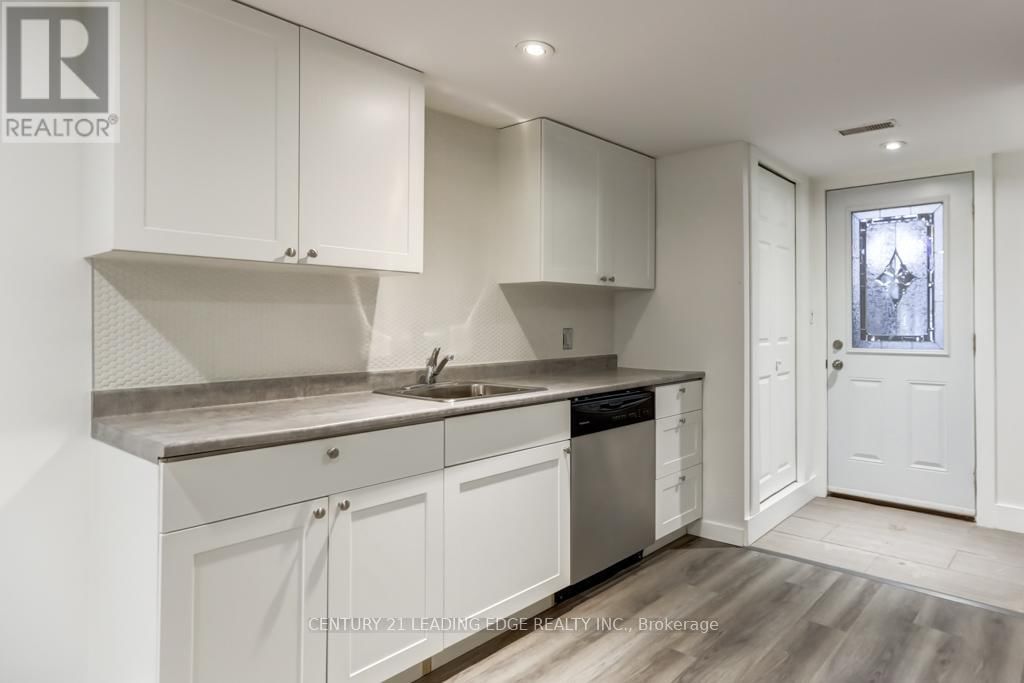 Lower - 104 LESLIE STREET Image 9
