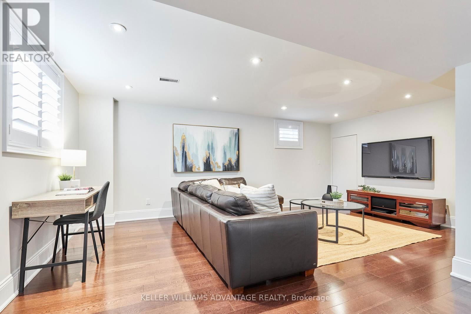 5 LAURA ELLIS COURT Image 32