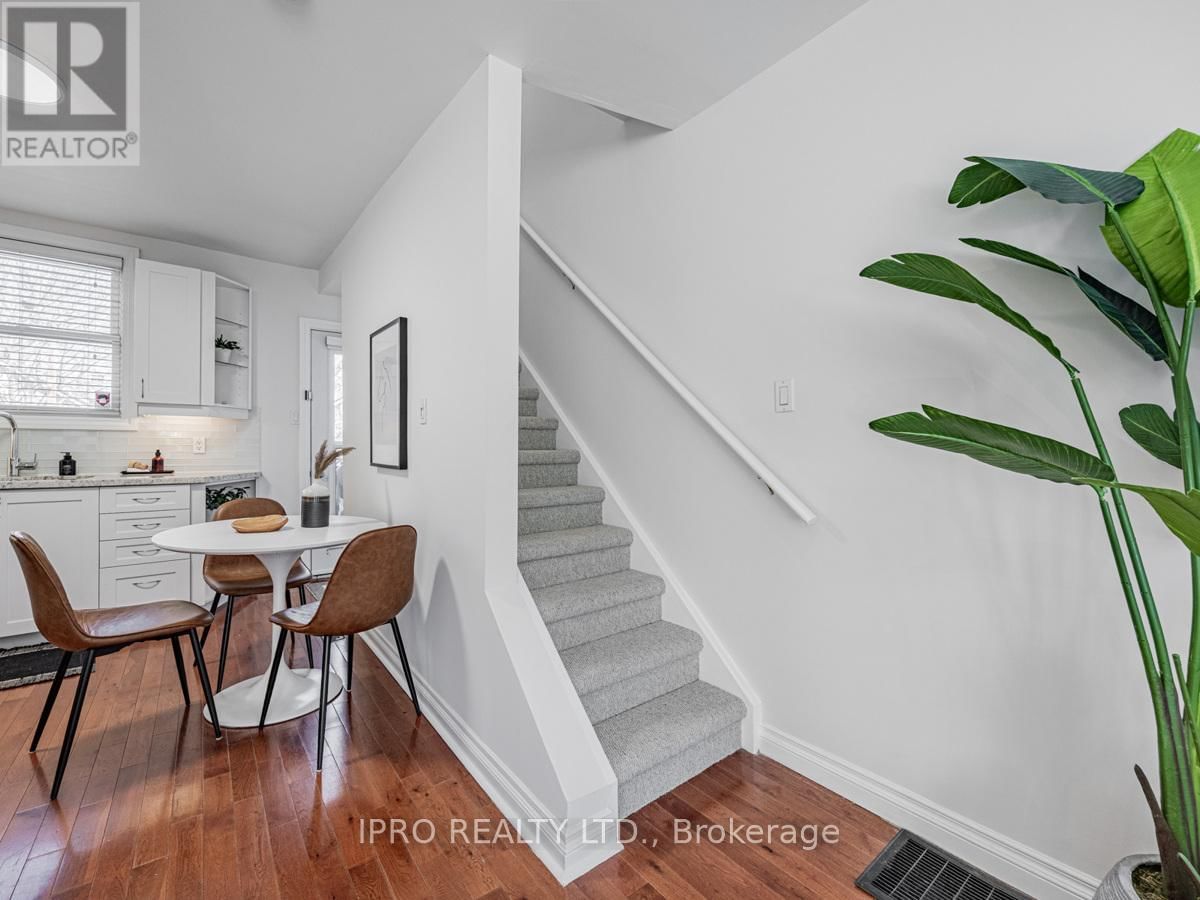 22 QUEENSDALE AVENUE Image 11