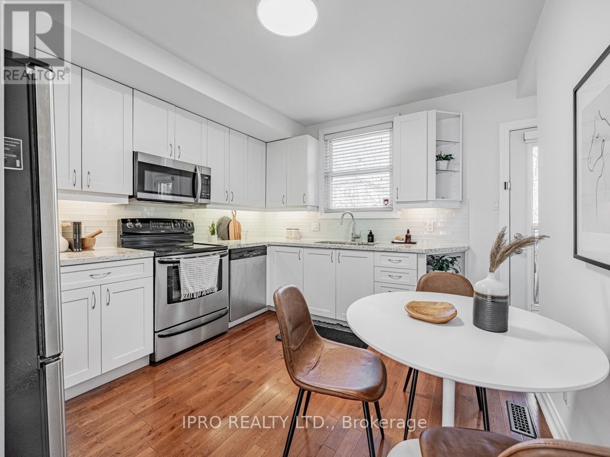 22 QUEENSDALE AVENUE Image 12