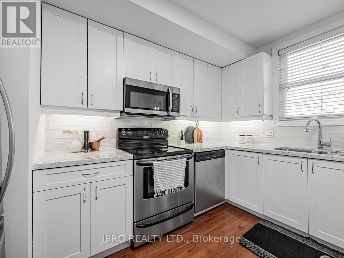 22 QUEENSDALE AVENUE Image 13